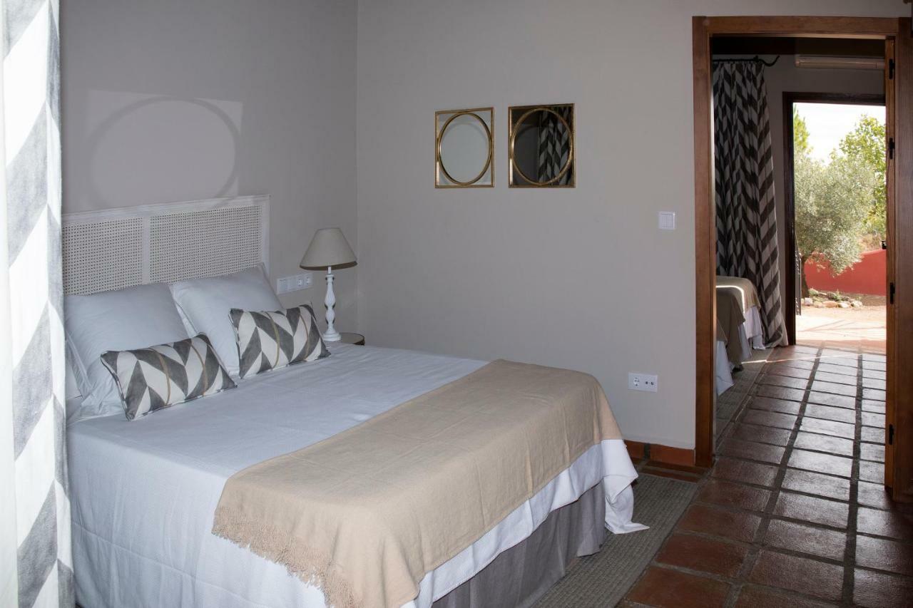 Hotel Rural Las Tejuelas Valdecaballeros Bagian luar foto