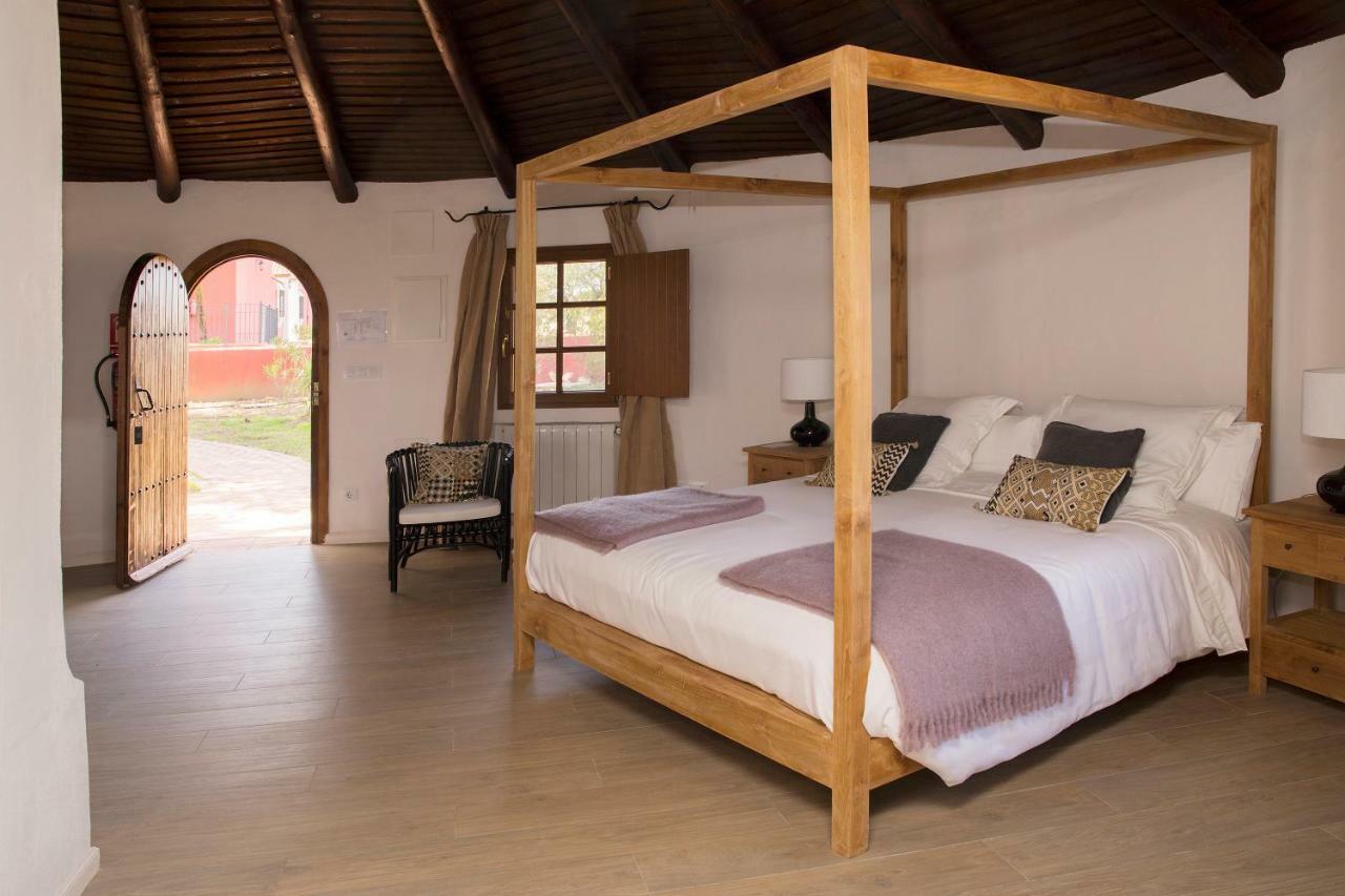 Hotel Rural Las Tejuelas Valdecaballeros Bagian luar foto